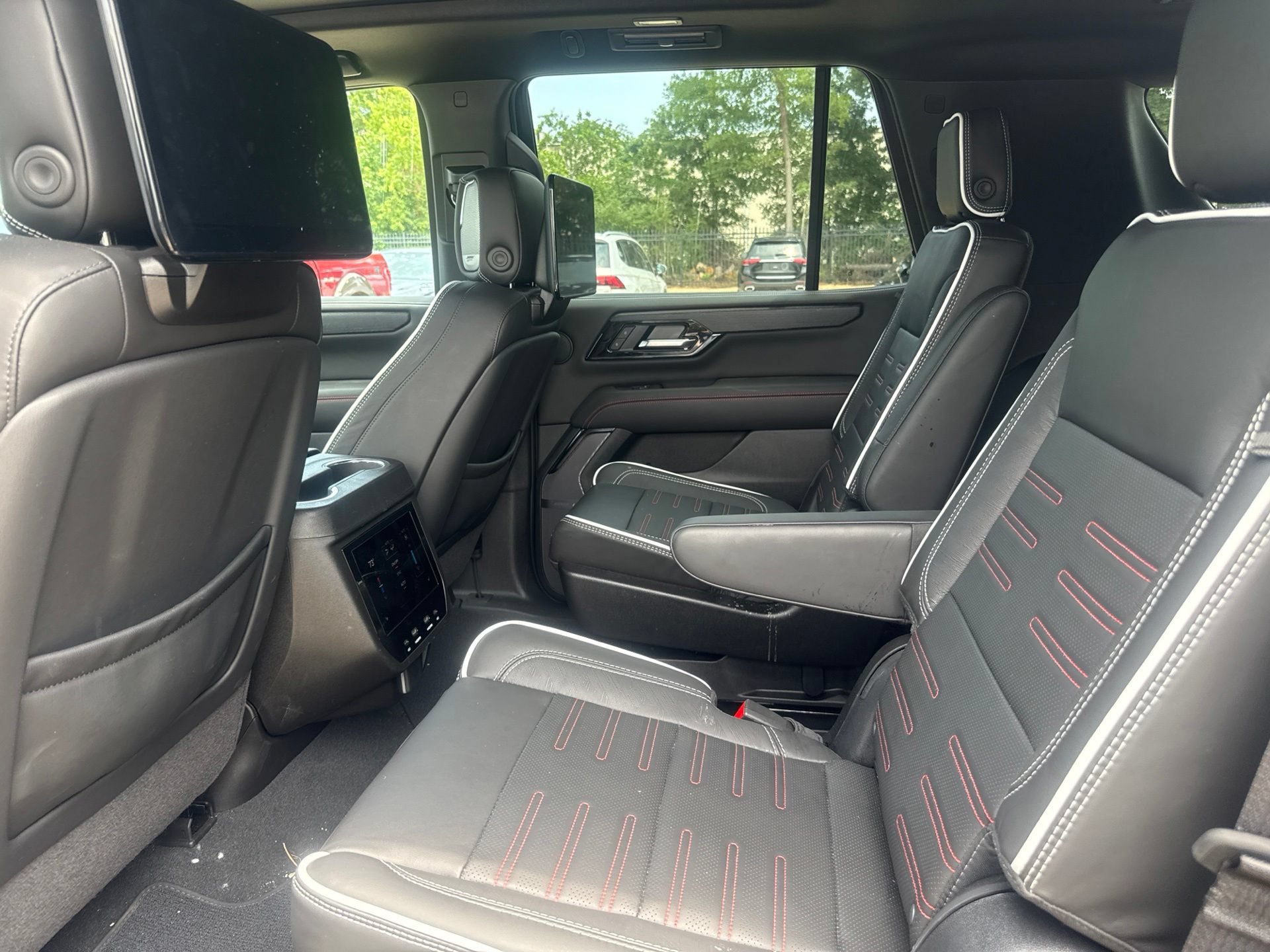 Used 2026 GMC Yukon AT4 Ultimate AWD/4WD image 10