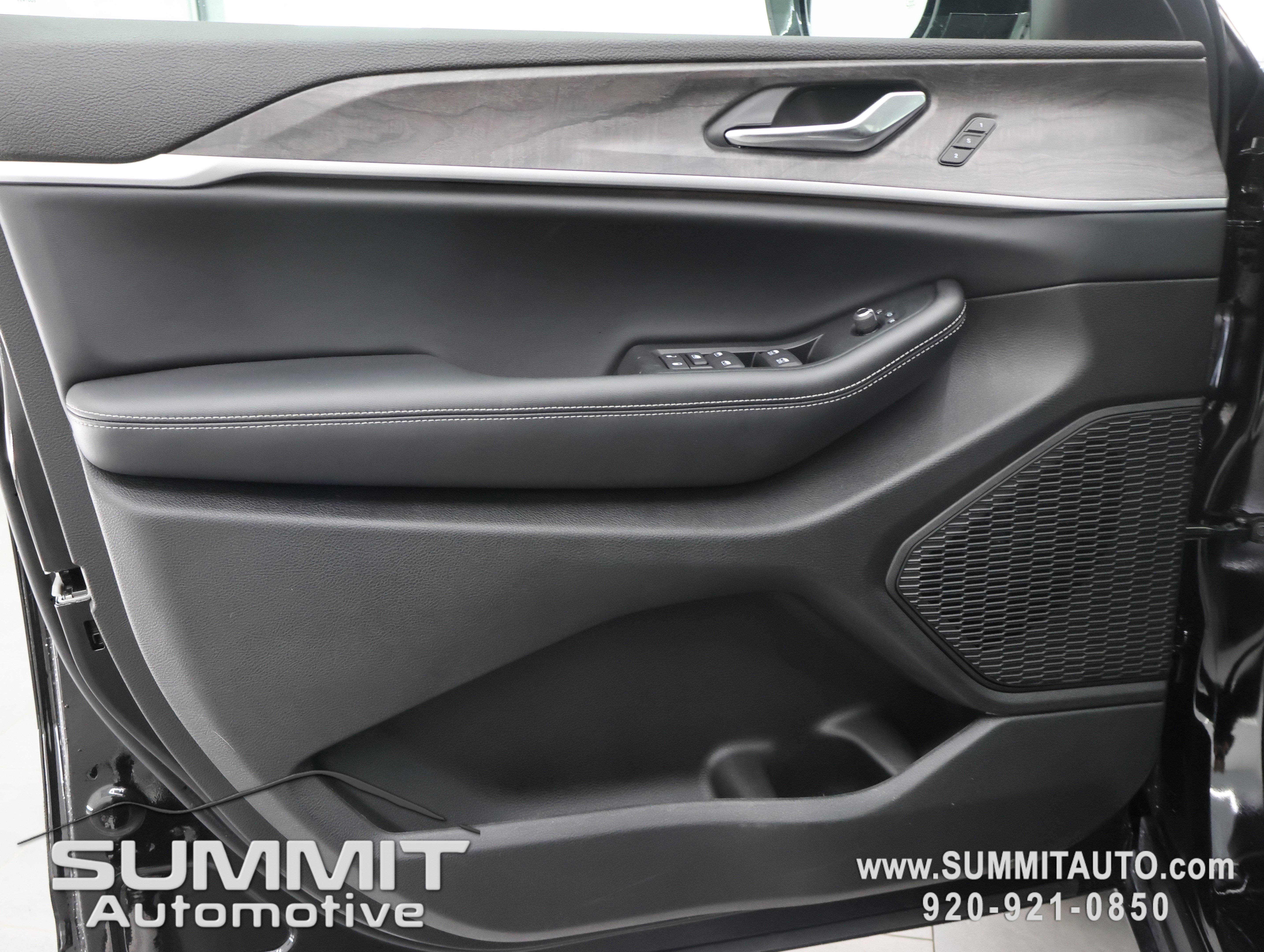 New 2025 Jeep Grand Cherokee Limited w/ Luxury Tech Group II AWD/4WD image 44