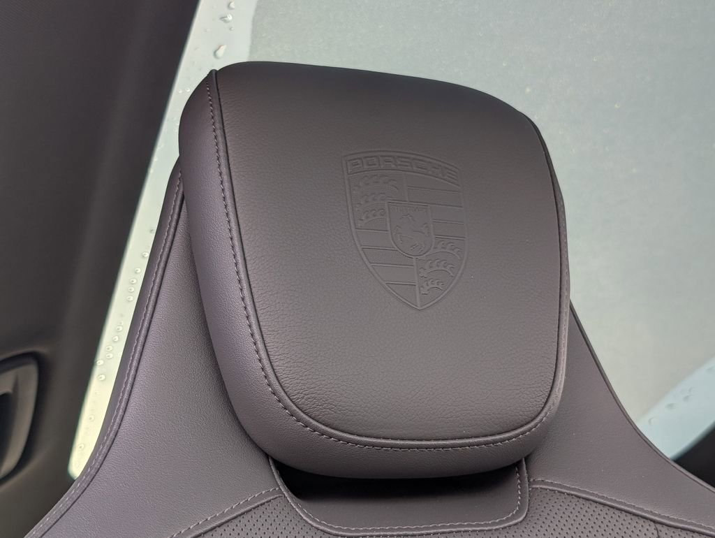 Used 2024 Porsche Taycan image 18