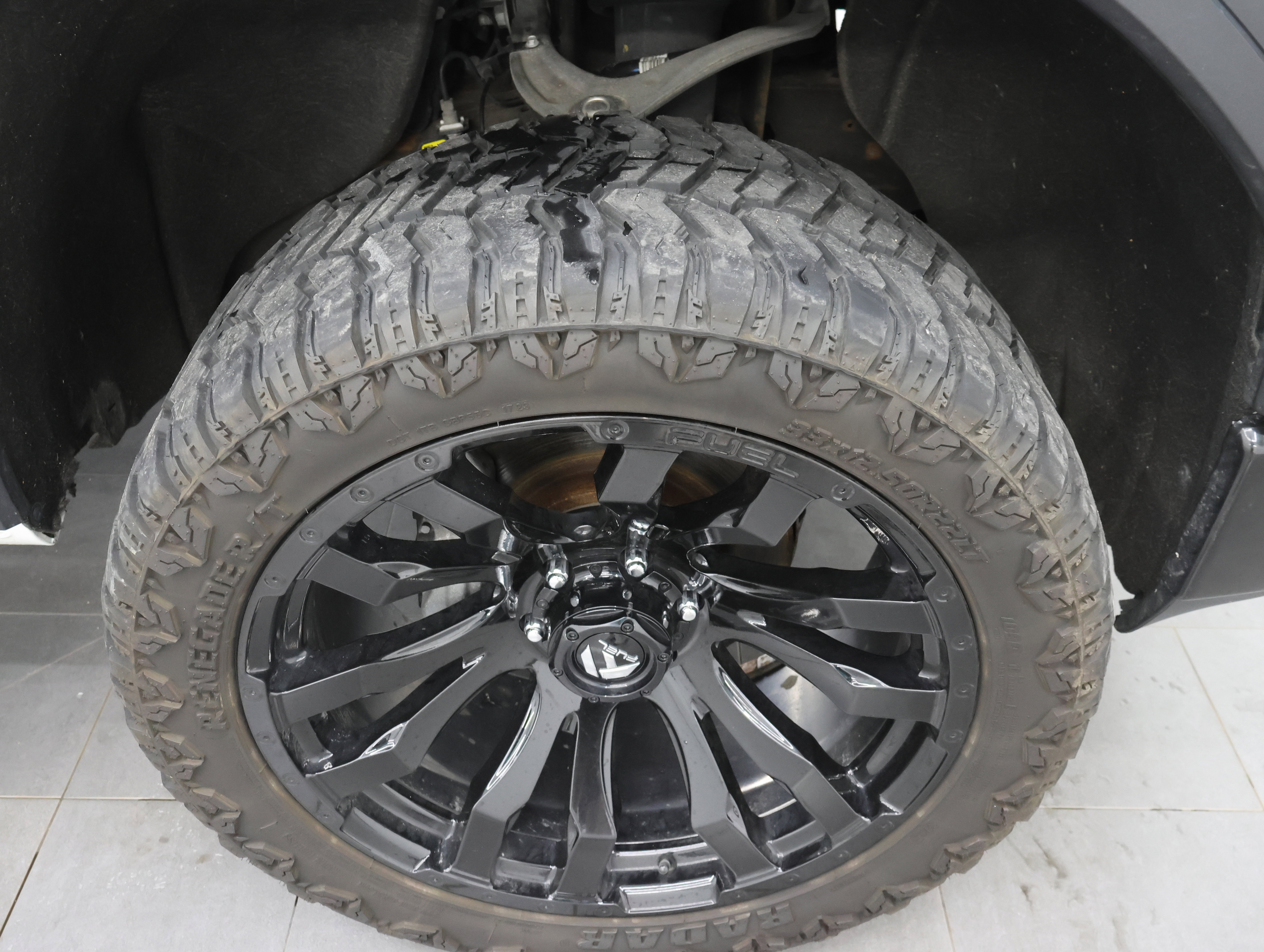 Used 2022 GMC Sierra 1500 AT4 w/ AT4 Premium Package AWD/4WD image 3