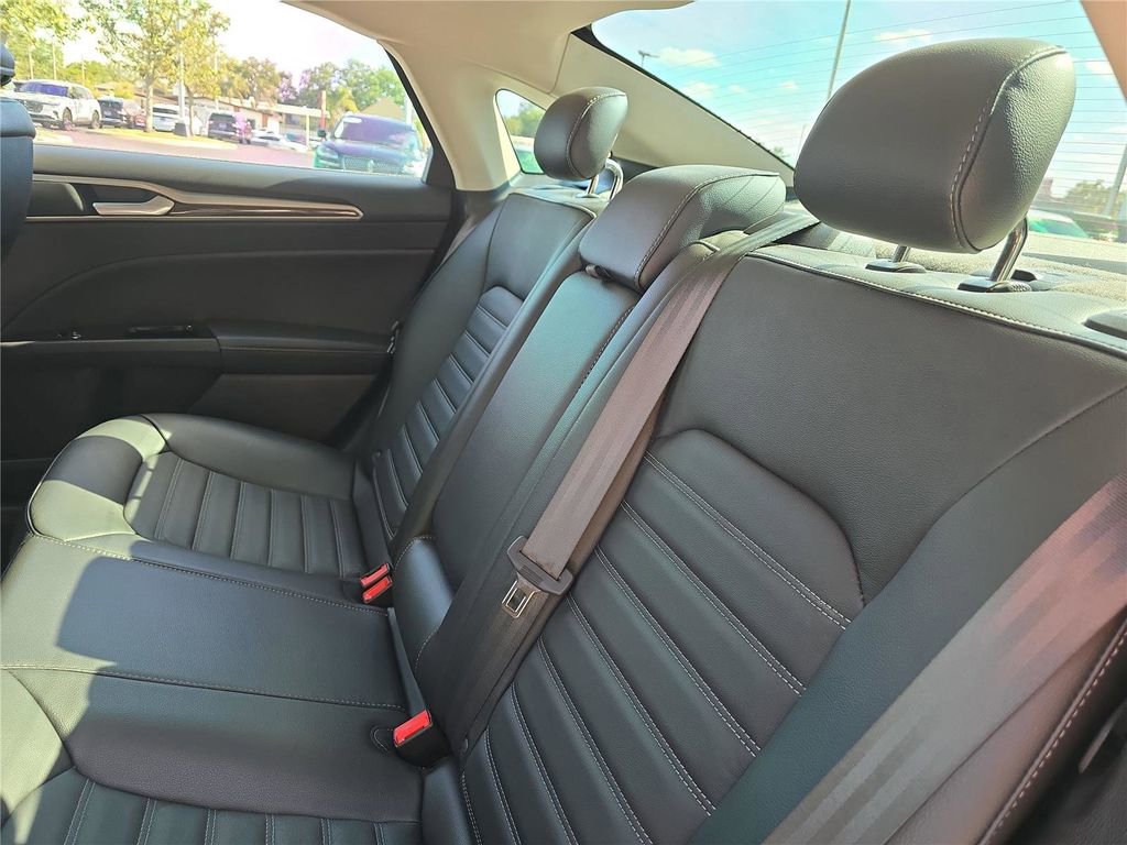 Used 2016 Ford Fusion SE w/ Equipment Group 202A FWD image 11
