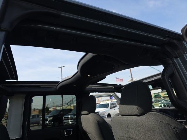 Used 2025 Jeep Wrangler Unlimited Sahara w/ Safety Group image 52