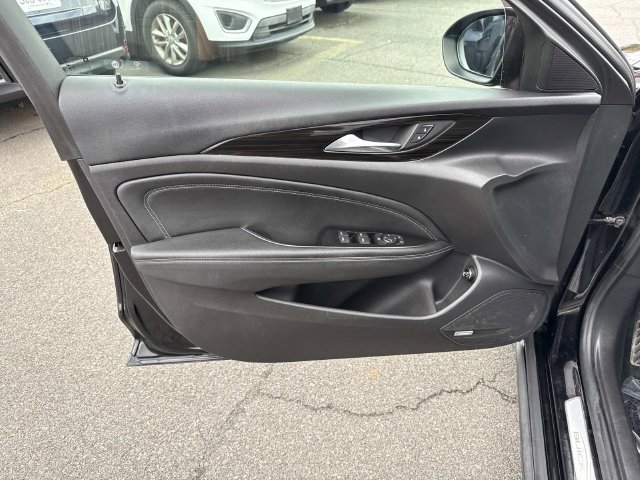 Used 2018 Buick Regal Essence w/ Sights and Sounds Package AWD/4WD image 13