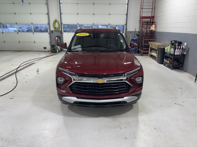 Used 2025 Chevrolet TrailBlazer LT w/ Driver Confidence Package image 2