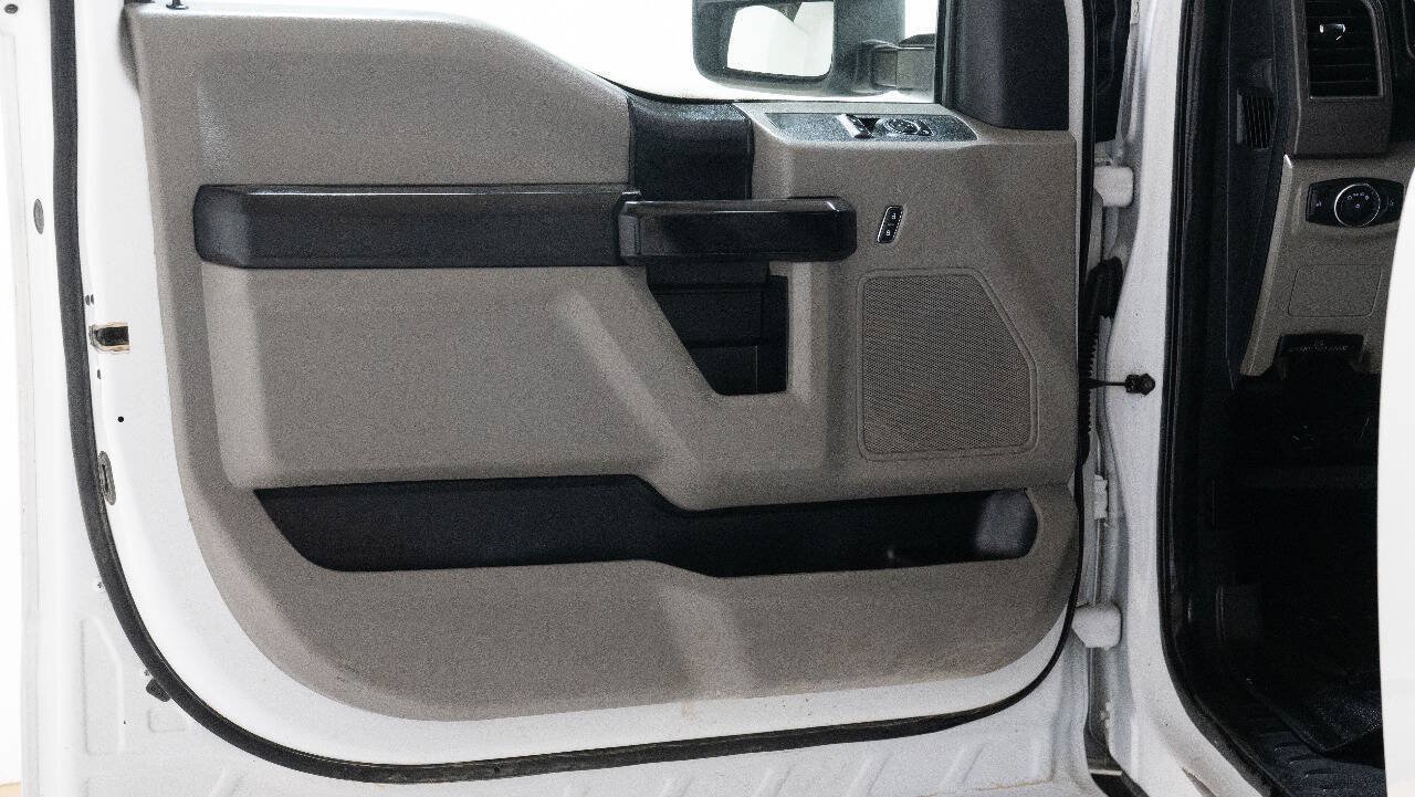 Used 2018 Ford F550 4x4 Regular Cab Super Duty image 27