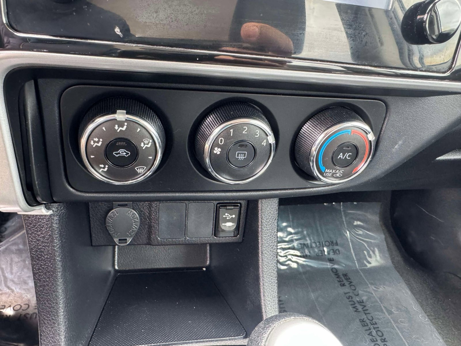 Used 2019 Toyota Corolla L w/ Body Protection Package FWD image 29