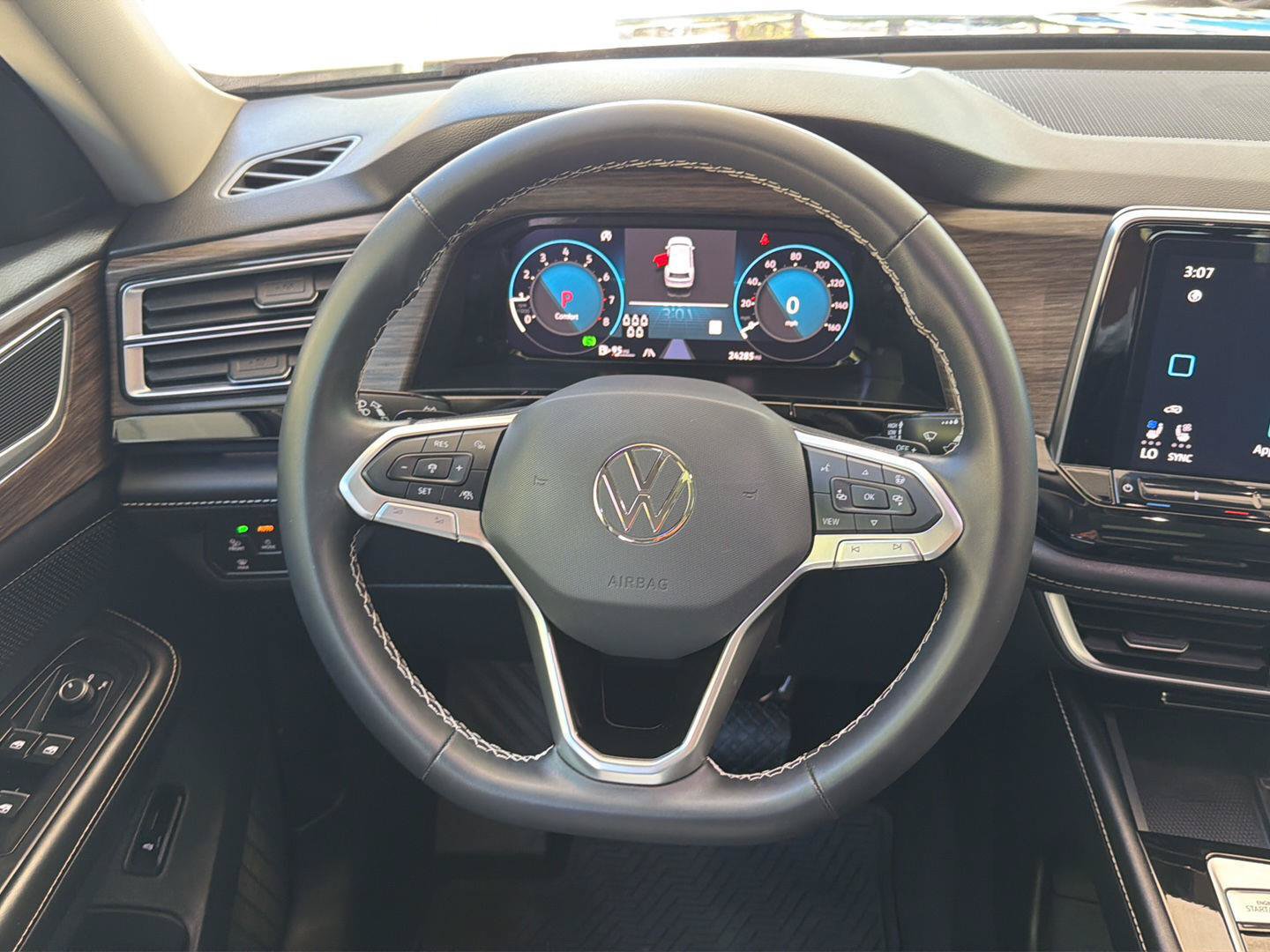 Certified 2024 Volkswagen Atlas SEL AWD/4WD image 20
