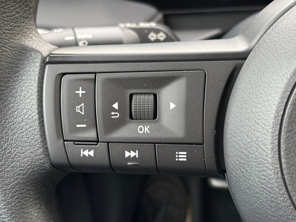 Used 2025 Nissan Kicks S image 22