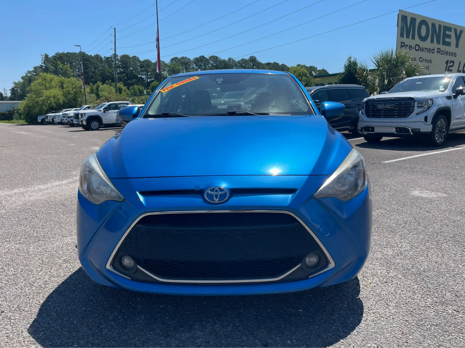 Used 2019 Toyota Yaris LE FWD image 3