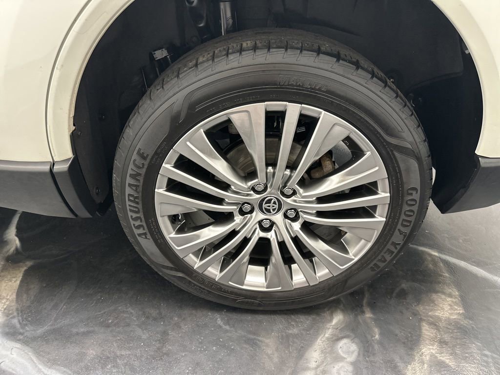 Used 2021 Toyota Venza XLE w/ Softex Package AWD/4WD image 28
