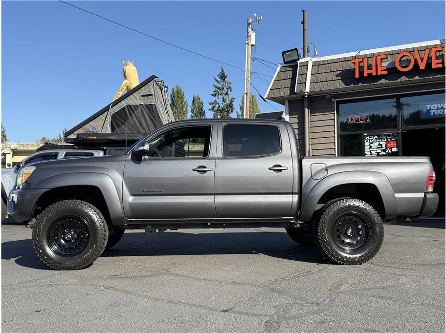 Used 2013 Toyota Tacoma 4x4 Double Cab w/ TRD Sport Pkg image 2