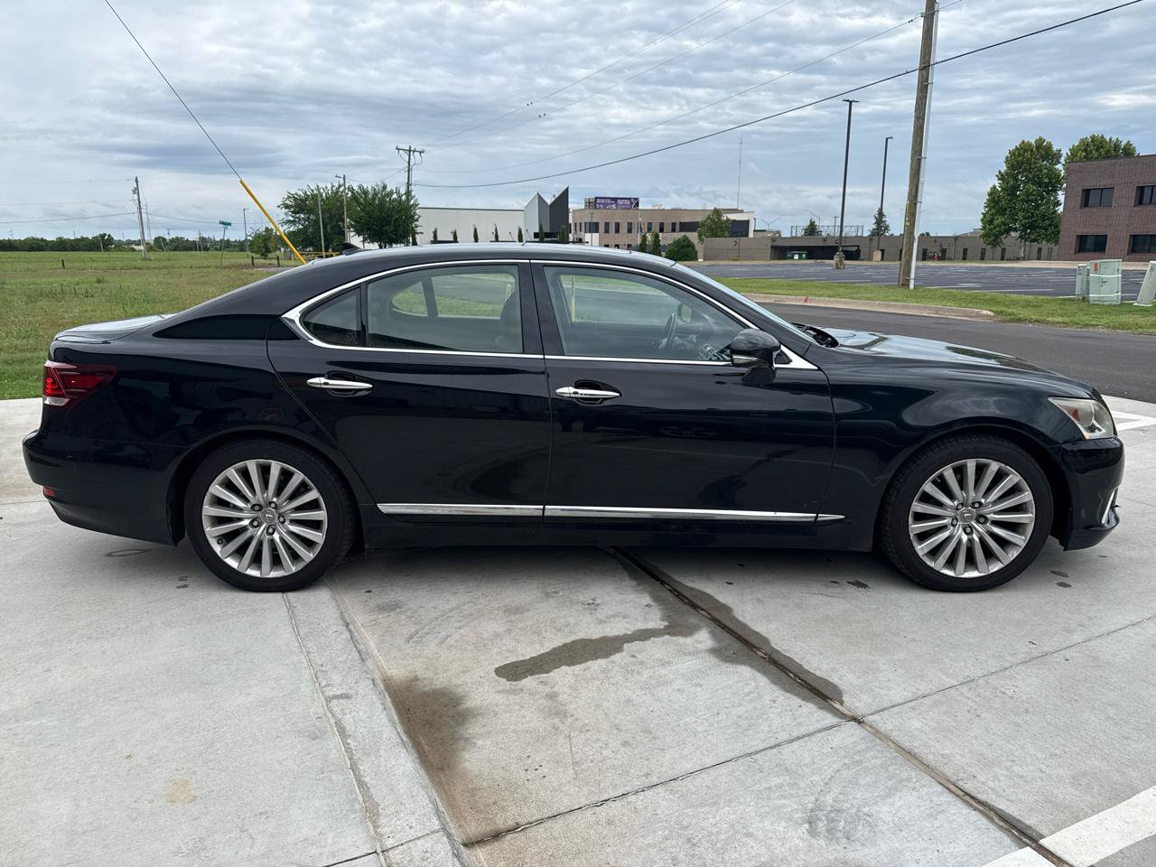 Used 2013 Lexus LS 460 AWD w/ Comfort Pkg image 8