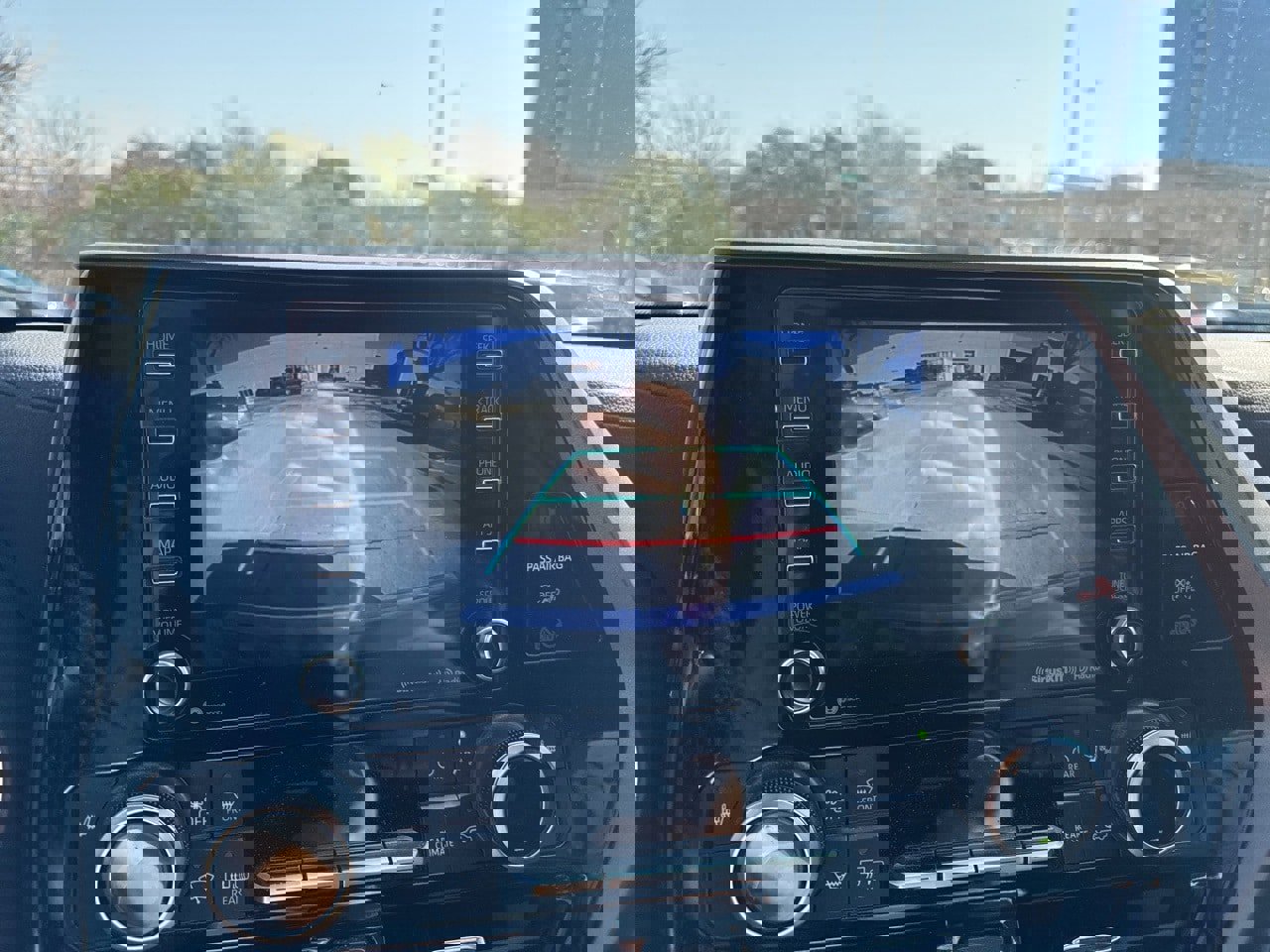 Used 2020 Toyota Highlander XLE image 11