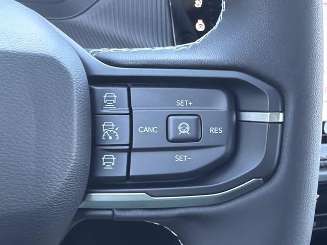 New 2026 Jeep Cherokee Overland w/ Advanced Pro Tech Group AWD/4WD image 34