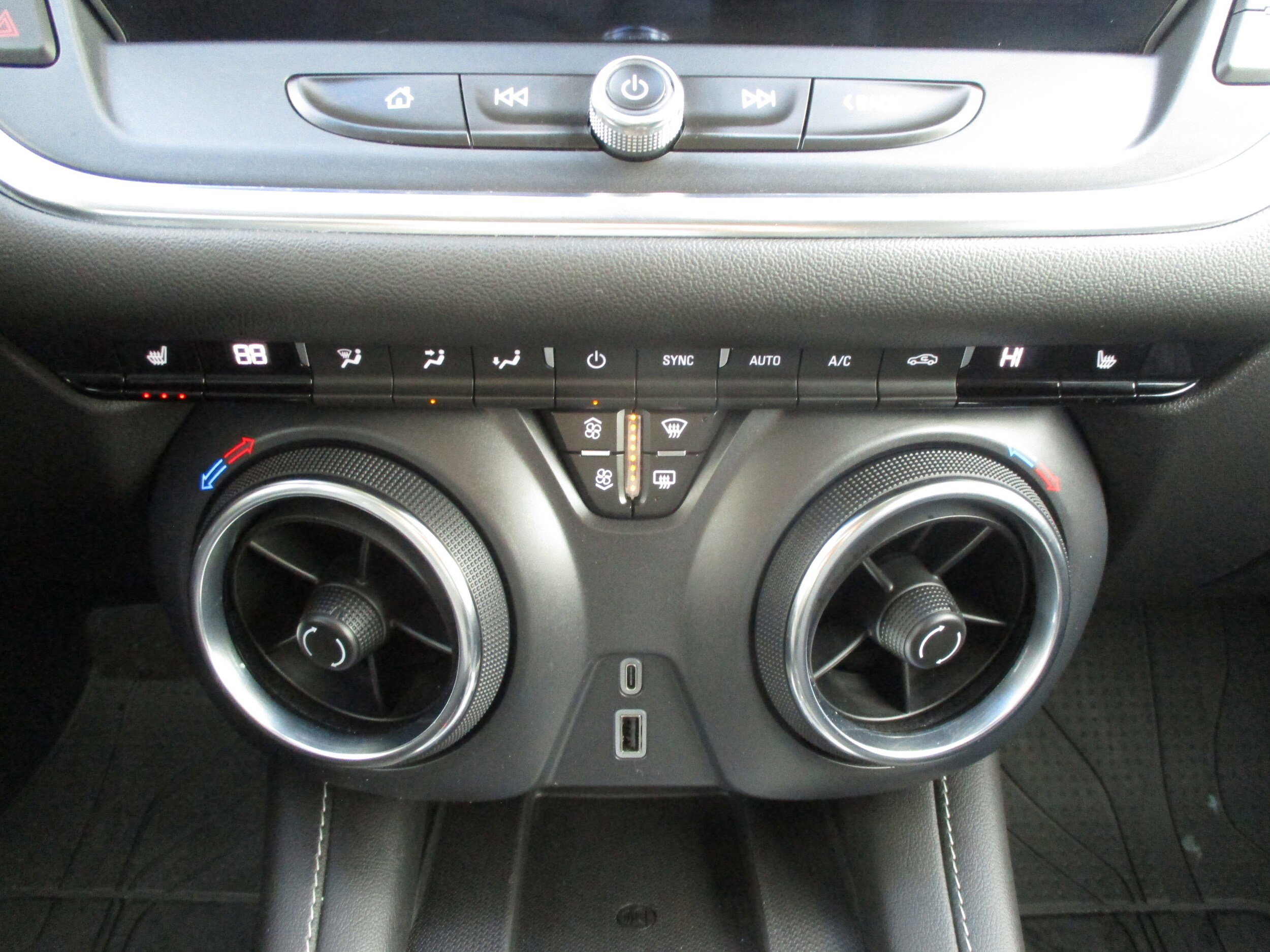 Used 2024 Chevrolet Blazer LT w/ Convenience Package FWD image 23