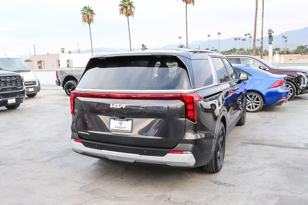 Used 2025 Kia Carnival FWD image 9