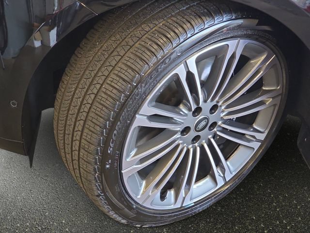 Certified 2025 Land Rover Range Rover Long Wheelbase Autobiography AWD/4WD image 34
