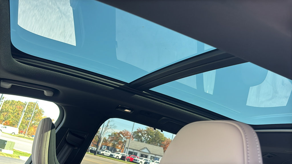 New 2027 Volvo XC90 T8 Plus AWD/4WD image 12