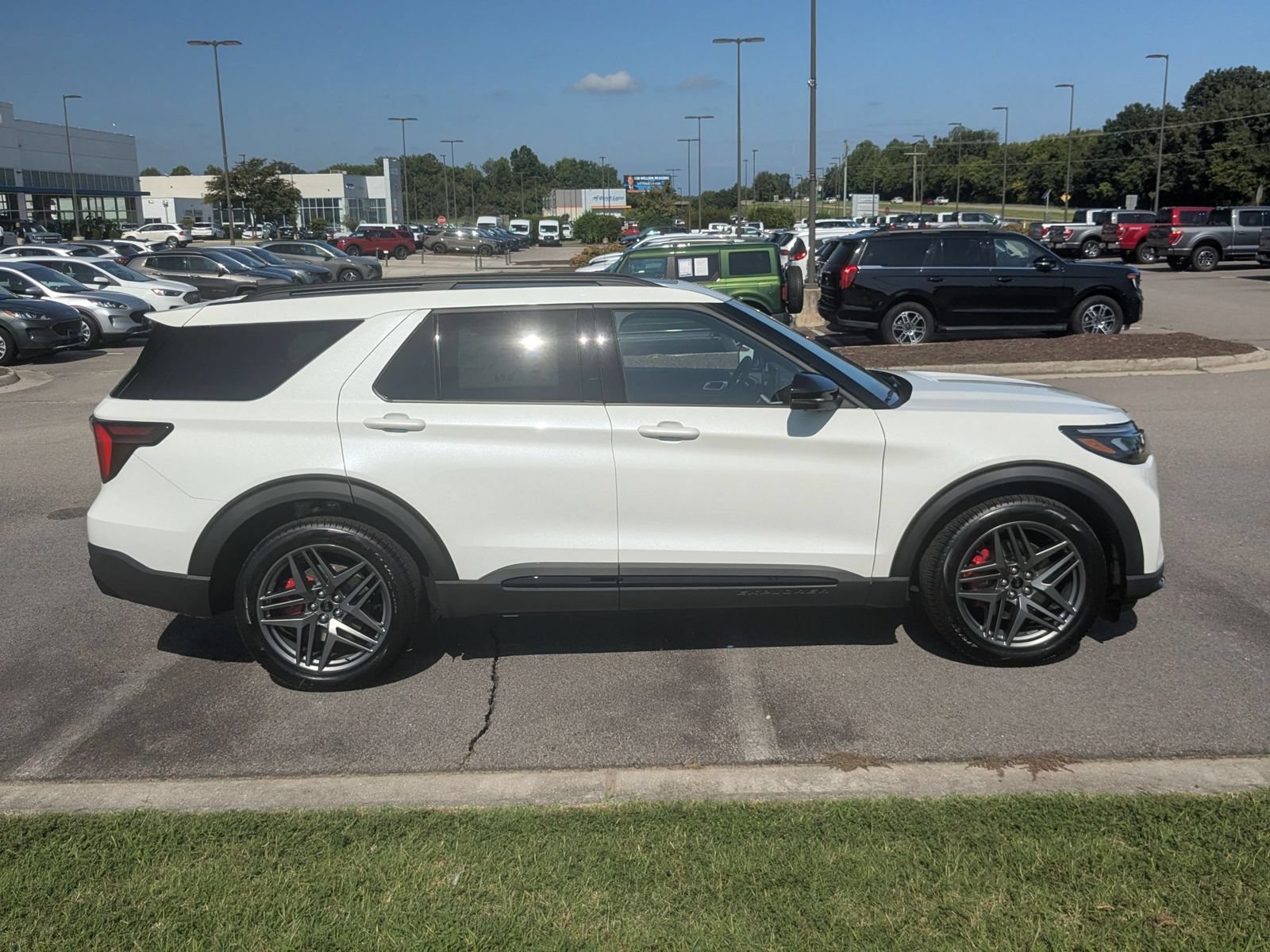 New 2026 Ford Explorer ST w/ Sun And Sound Package AWD/4WD image 2