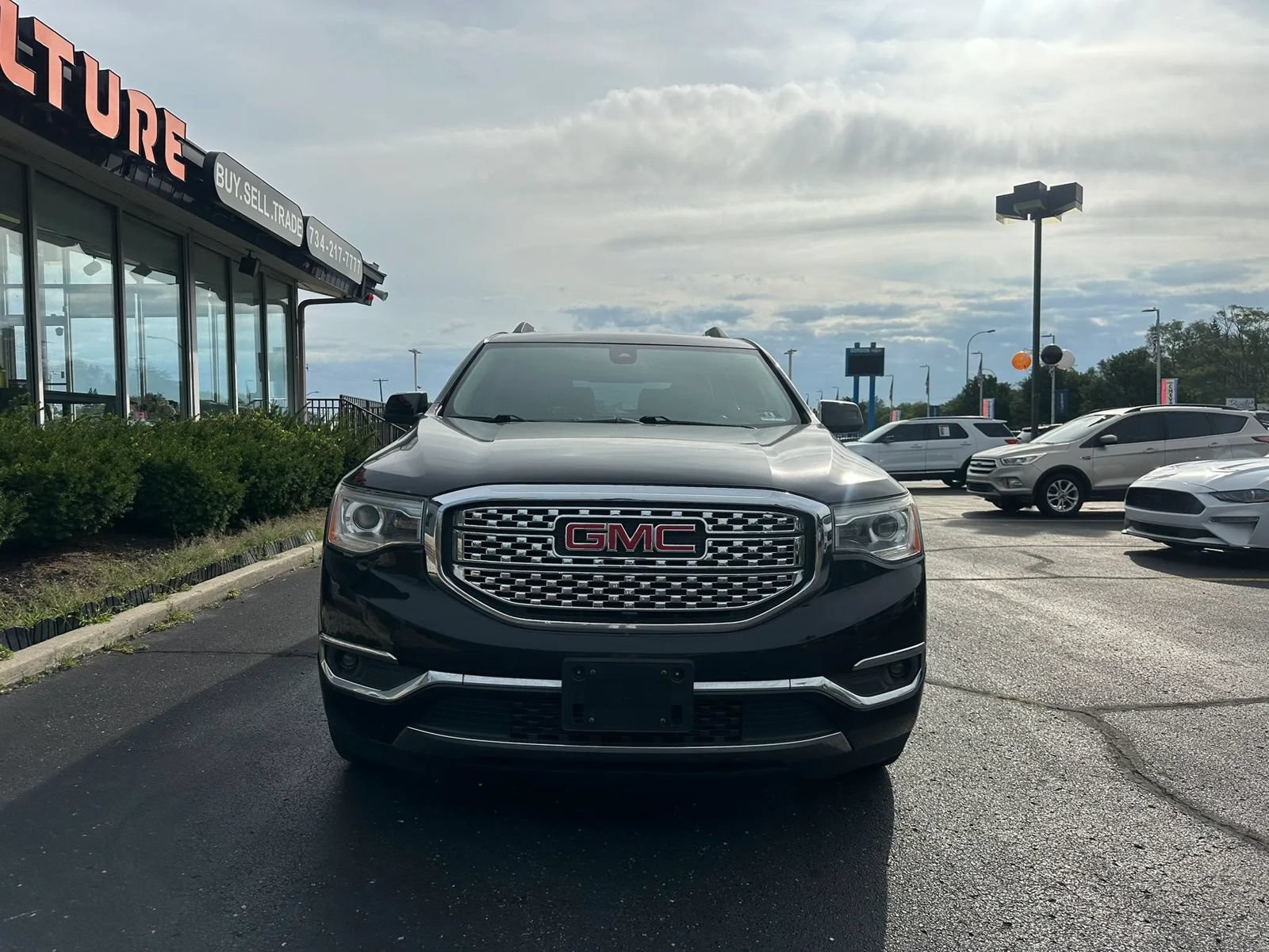 Used 2019 GMC Acadia Denali w/ Technology Package FWD image 2