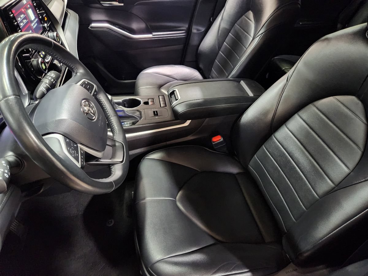 Used 2022 Toyota Highlander XLE FWD image 24