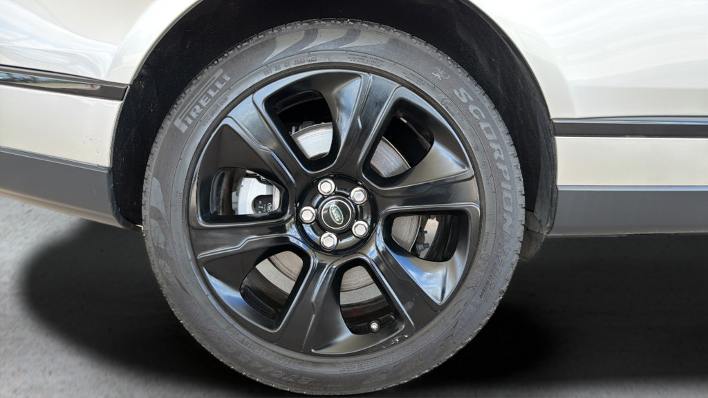 Used 2019 Land Rover Range Rover Supercharged AWD/4WD image 13