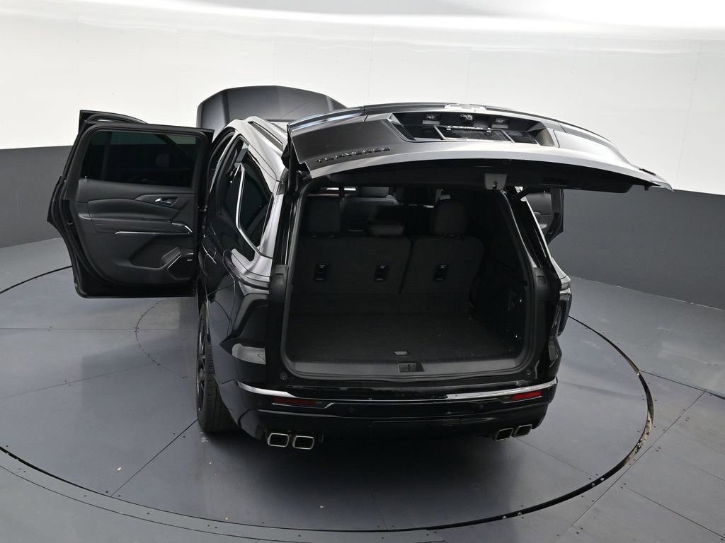 Used 2024 Chevrolet Traverse RS image 32