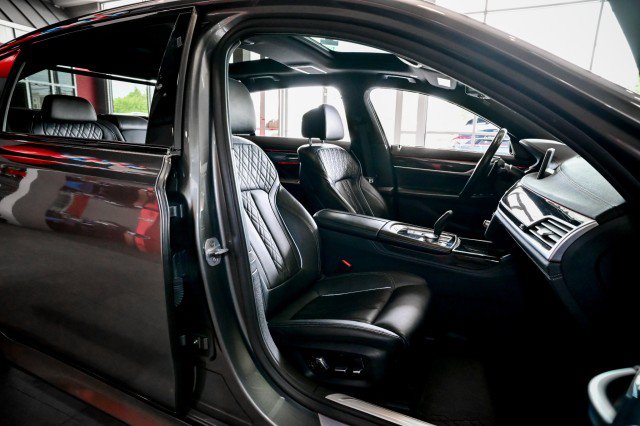 Used 2019 BMW 750i xDrive w/ M Sport Package AWD/4WD image 28