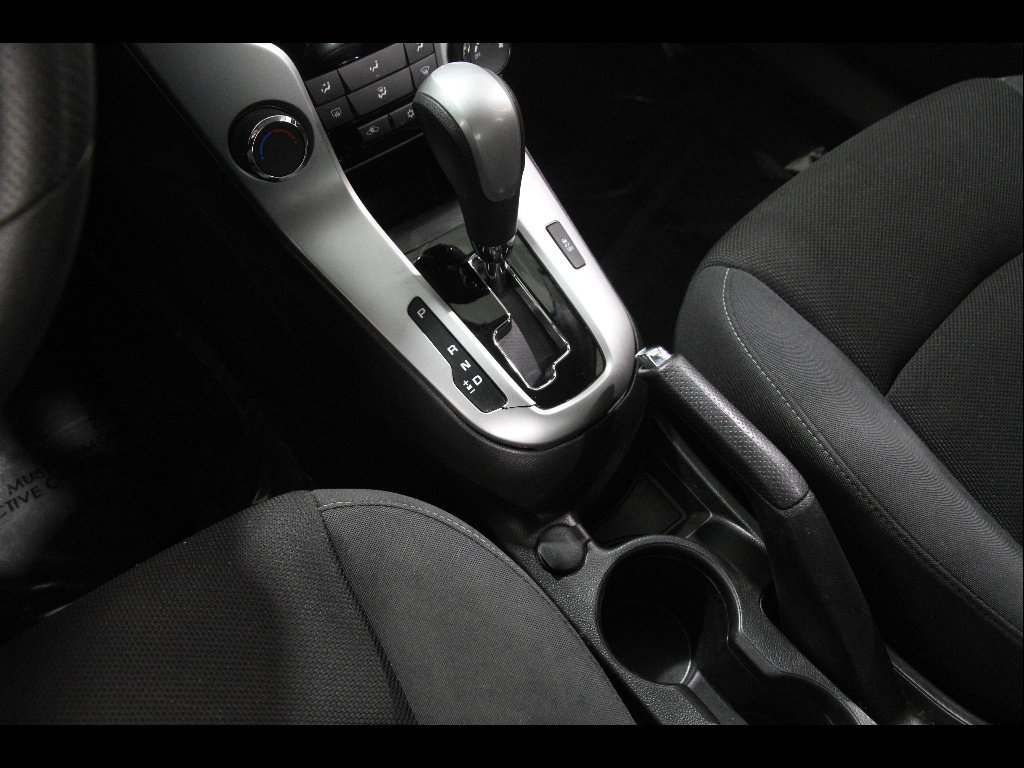 Used 2015 Chevrolet Cruze LT FWD image 13