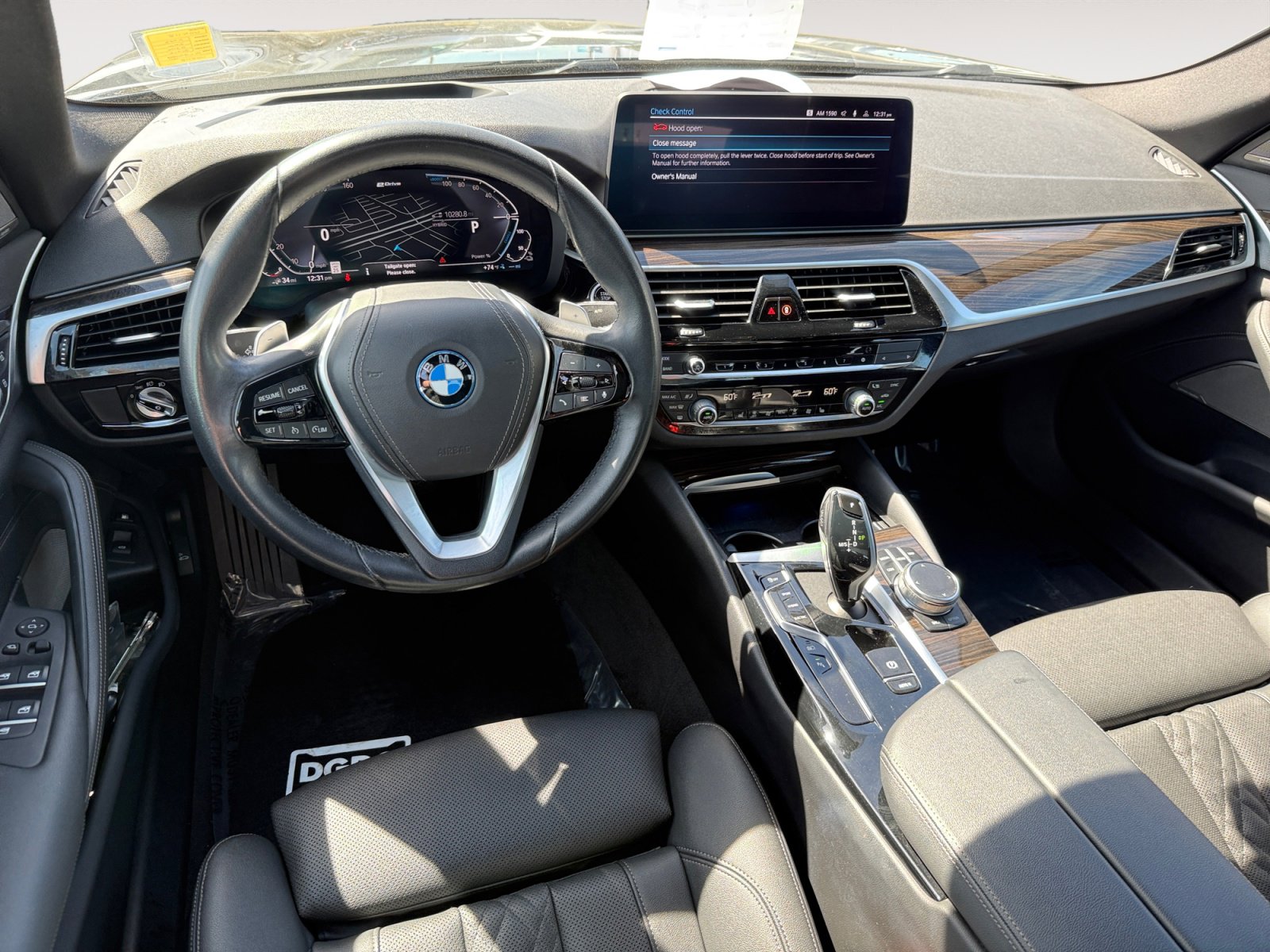 Used 2023 BMW 530e w/ Premium Package image 15