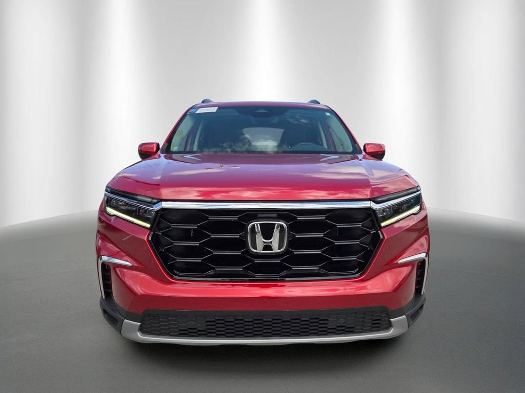Certified 2025 Honda Pilot Touring image 8