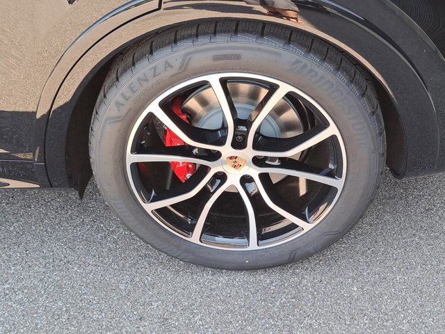 New 2025 Porsche Cayenne GTS image 12