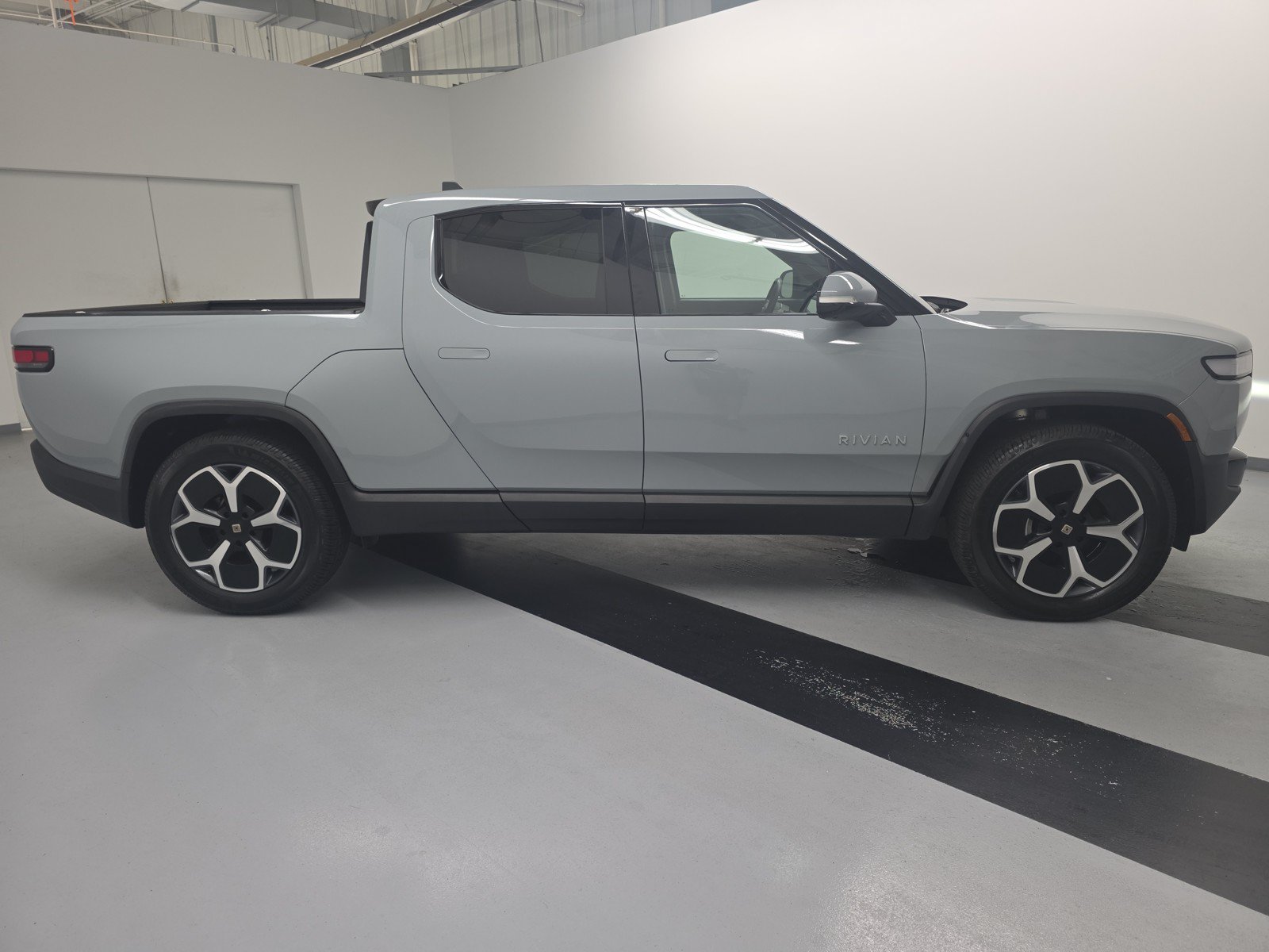 Used 2024 Rivian R1T Adventure AWD/4WD image 6