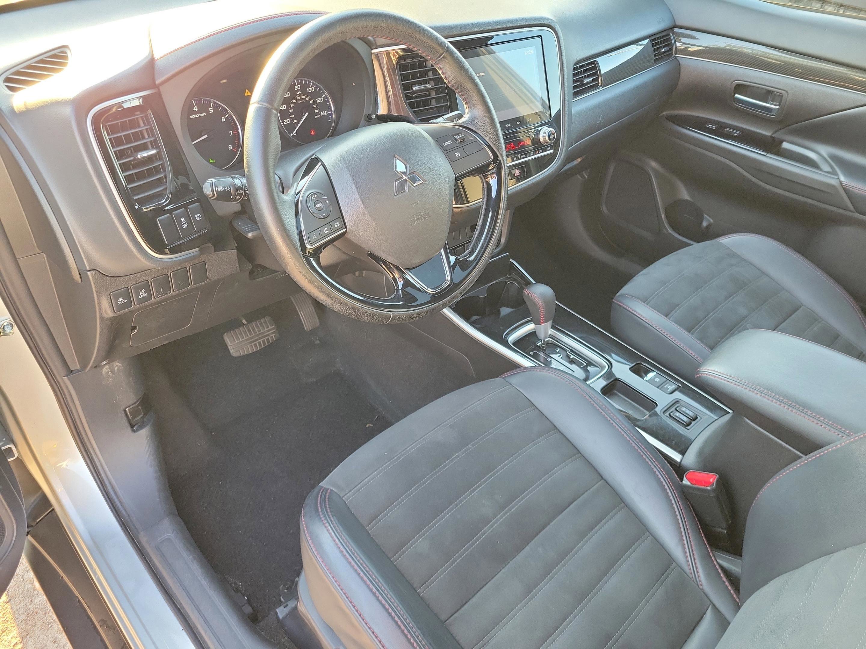 Used 2020 Mitsubishi Outlander SE image 24