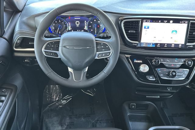 New 2027 Chrysler Pacifica Select FWD image 13