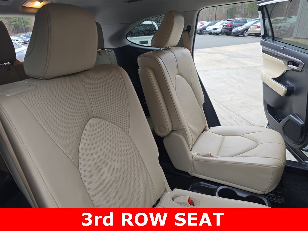Used 2024 Toyota Highlander Limited image 11