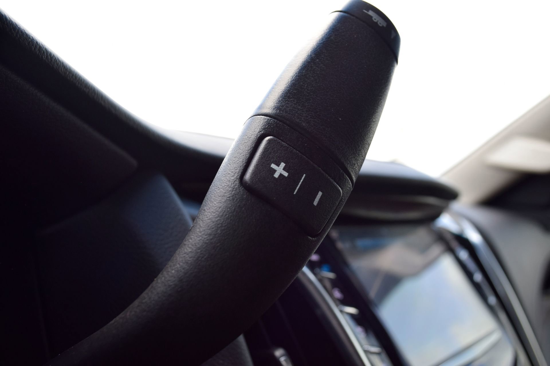 Used 2019 Cadillac Escalade ESV Luxury RWD image 14