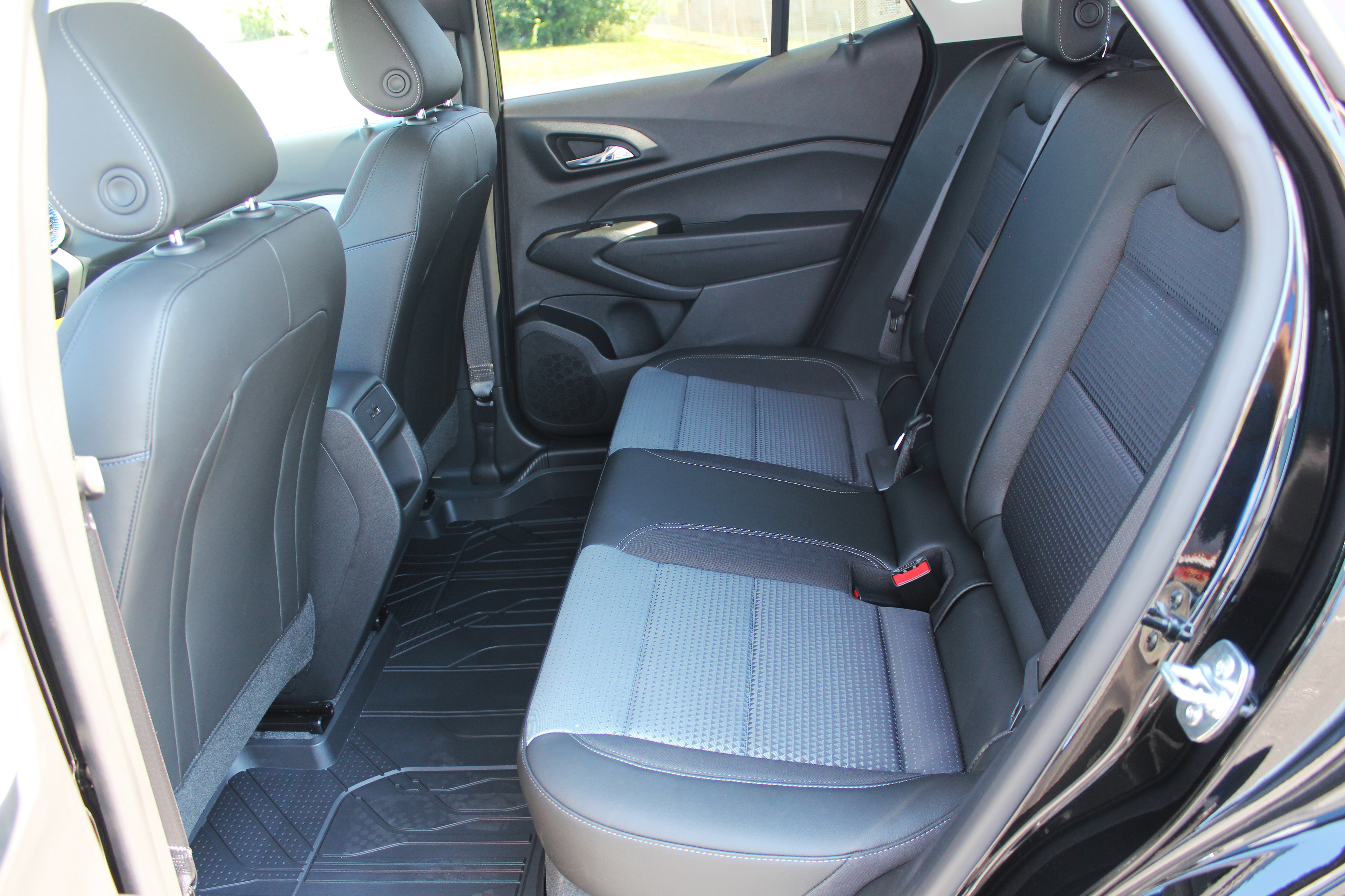 New 2025 Chevrolet Trax LT w/ Driver Confidence Package image 38