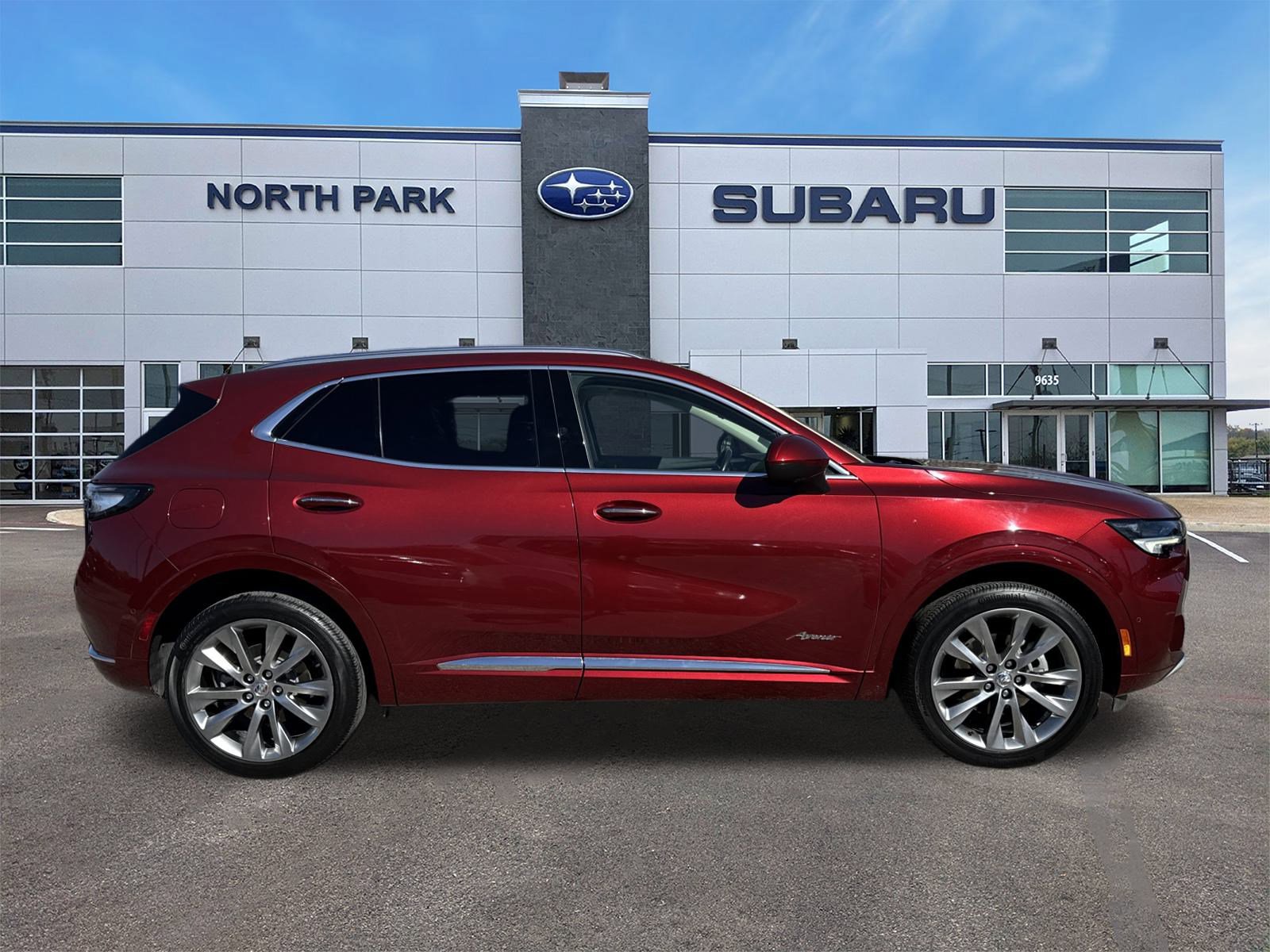 Used 2023 Buick Envision Avenir image 2
