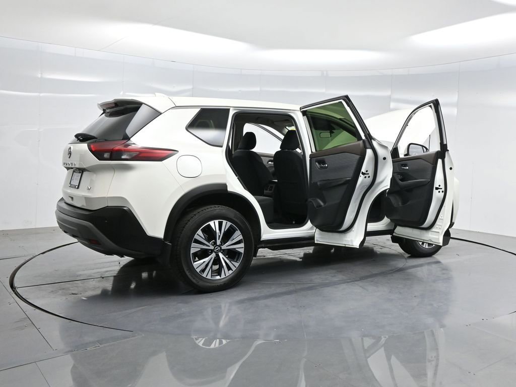 Used 2023 Nissan Rogue SV image 4