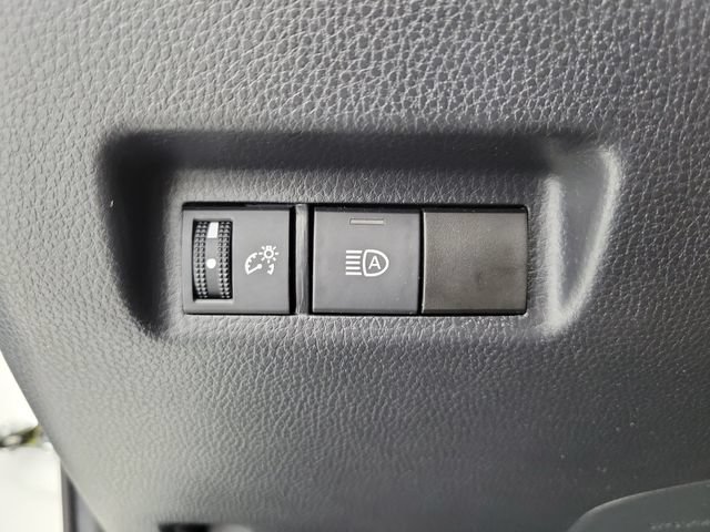 Used 2022 Toyota RAV4 SE AWD/4WD image 32