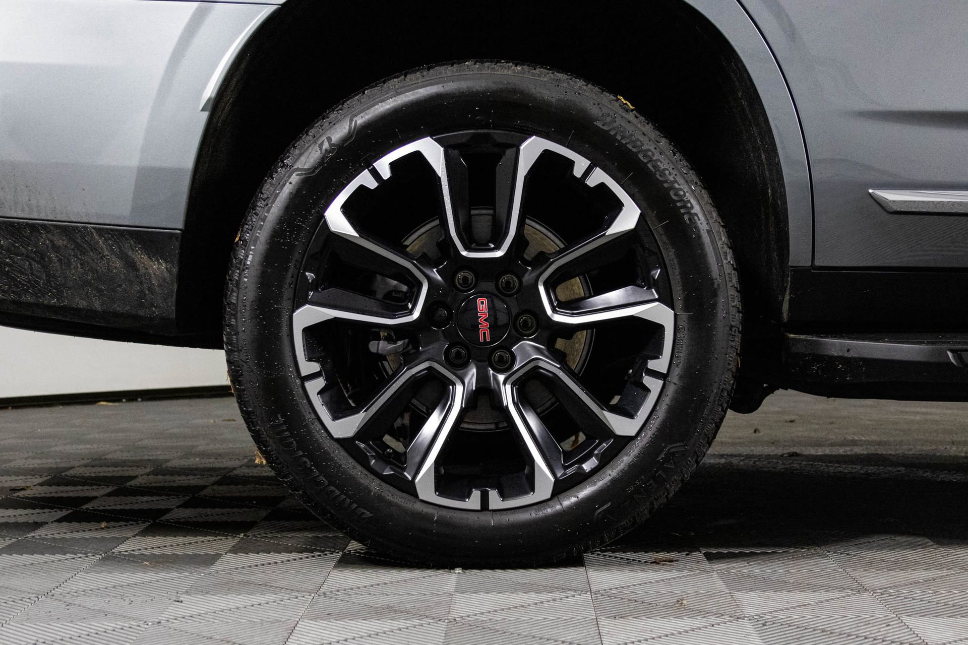 Used 2025 GMC Yukon Elevation image 43