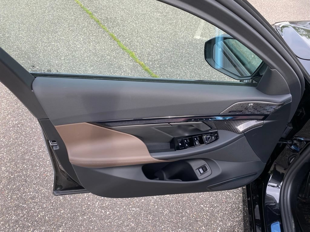 New 2027 BMW 550e xDrive AWD/4WD image 11