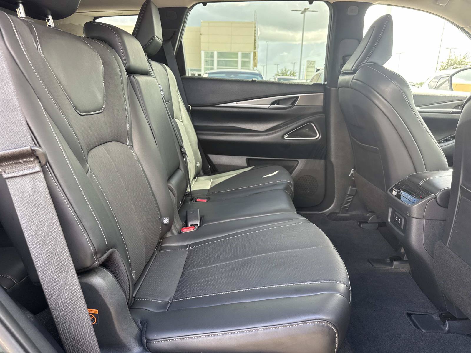 Certified 2026 INFINITI QX60 Luxe w/ Cargo Package FWD image 12