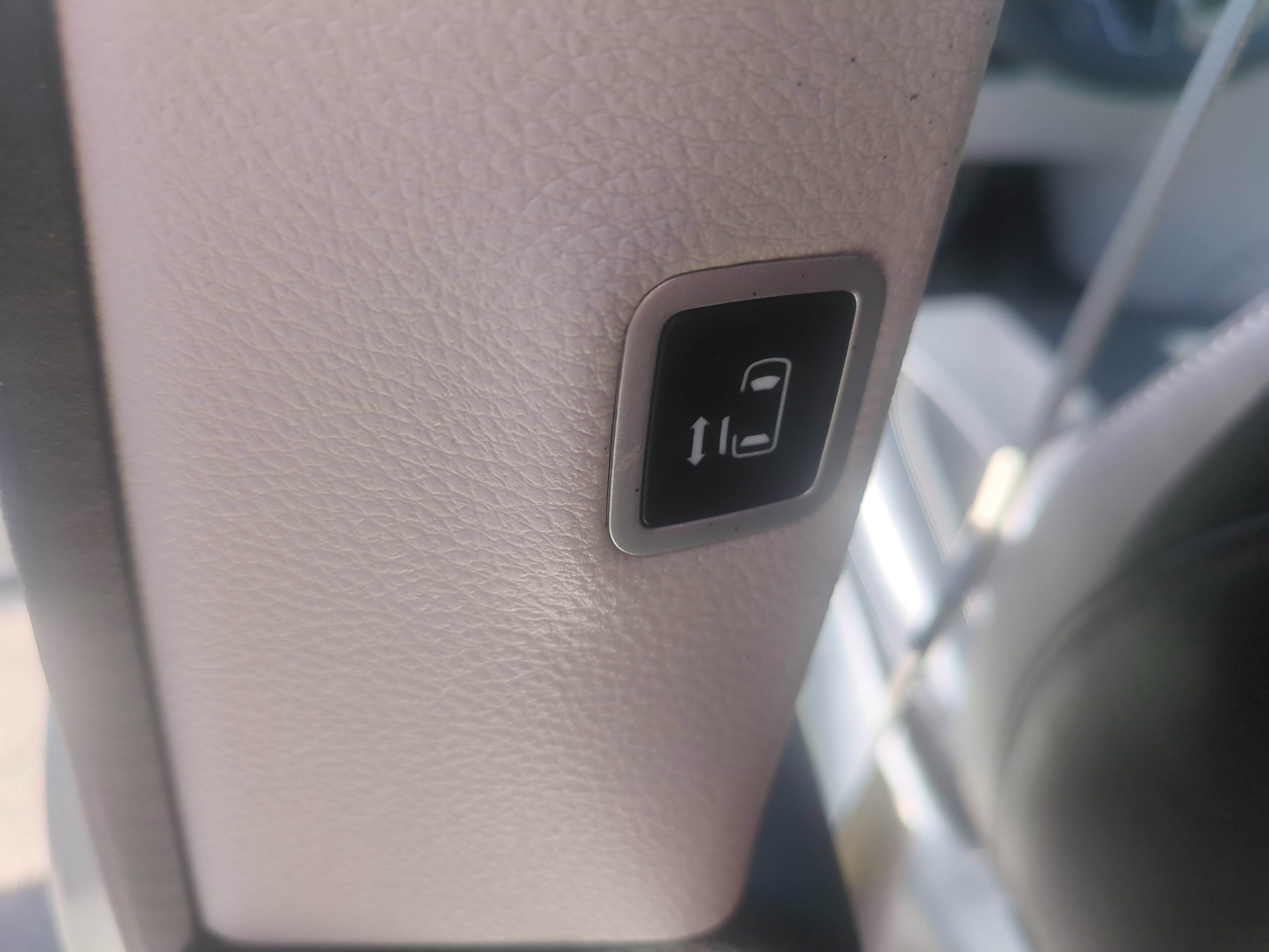 Used 2024 Chrysler Pacifica Touring-L FWD image 27