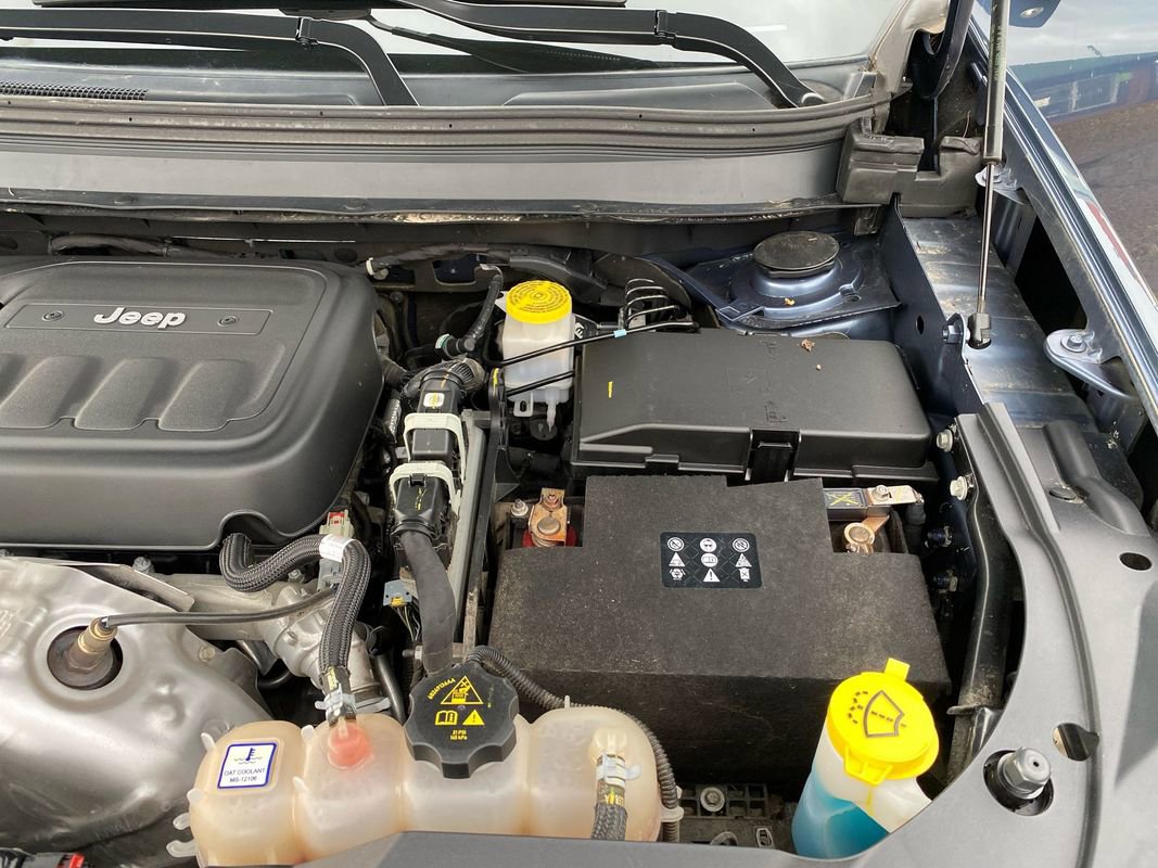 Used 2019 Jeep Cherokee Trailhawk w/ Cold Weather Group AWD/4WD image 21