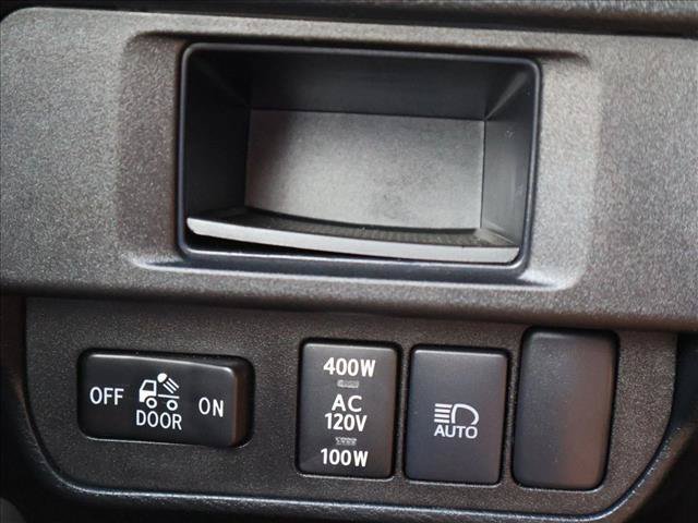 Used 2019 Toyota Tacoma TRD Sport AWD/4WD image 16