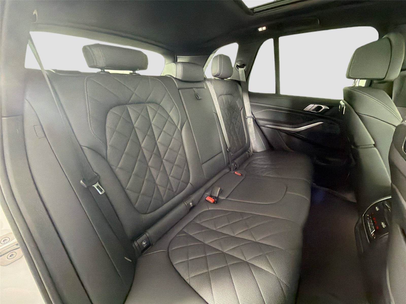 Used 2024 BMW X5 xDrive40i w/ Climate Comfort Package AWD/4WD image 25