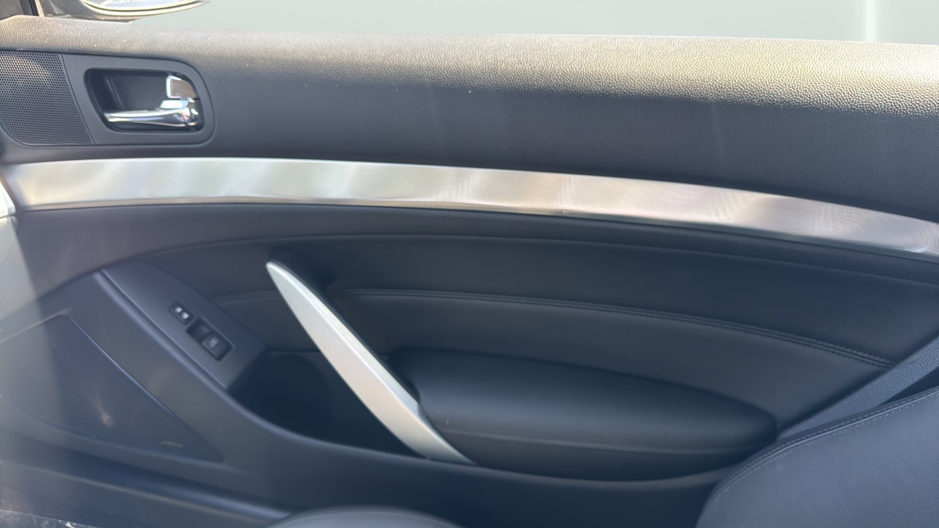 Used 2015 INFINITI Q60 AWD Coupe w/ Premium Package image 17