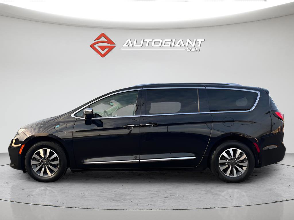 Used 2021 Chrysler Pacifica Limited image 3